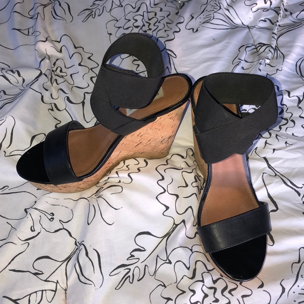 Steve Madden black strappy wedge sandals size 7